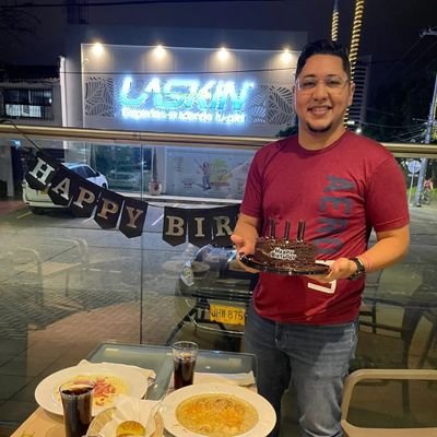 juanpi_19x's profile picture. Lema aprender, mejorar y escuchar para progresar, frontend developer #vuejs, mi sueño ir al Bernabéu y espero que mi aptitudes me lleven allí