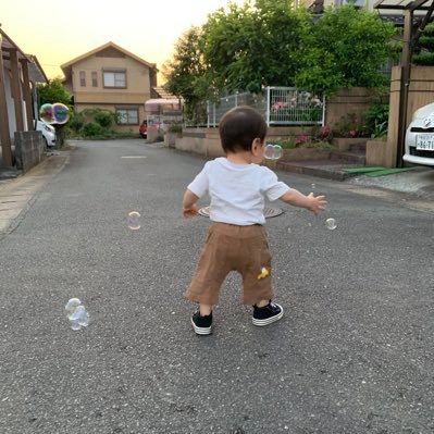 妻と1歳の息子と毎日楽しく過ごしてます(＾0＾)♡♡妻と息子が喜ぶ顔が見たく懸賞始めてみました🎁 気長にやってみます٩(🔥▽🔥)۶当選しましたら必ず喜びの報告を写真付きで #綾鷹の当選報告 にて報告します