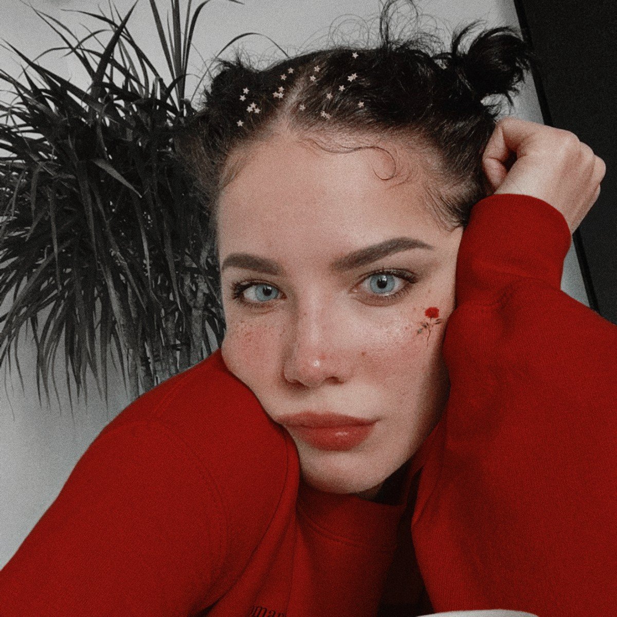 Leogirl: made up of 𝖼𝗋𝖾𝖺𝗍𝗂𝗏𝗂𝗍𝗒 𝑎𝑛𝑑 𝗉𝖺𝗌𝗌𝗂𝗈𝗇 𝀛 arg - Kramer﹙weed n' roses﹚𝕝𝕚𝕗𝕖 𝕚𝕟 𝕣𝕖𝕕.