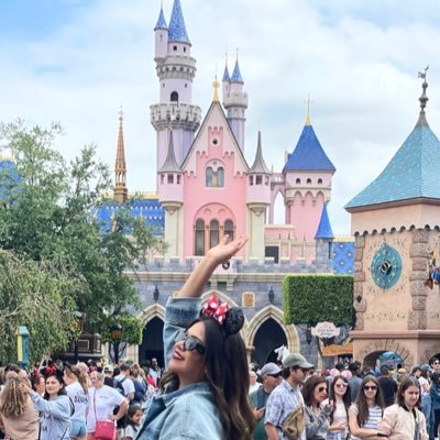 andielop's profile picture. ✨