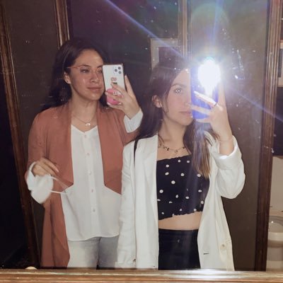 Mony Durón, Comunicóloga, Psicóloga en proceso. Tweets sin mención, pero con intención. Ig: _monduron