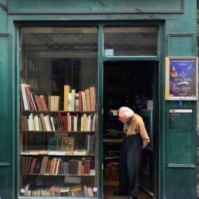 un brindis con lectores y soñadores.