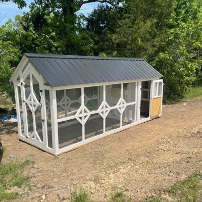 Custom build animal shelters at affordable prices of all designs for your needs