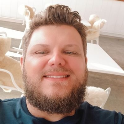 Nanoschirmer's profile picture. Vivendo, errando e muitas vezes não aprendendo 😁