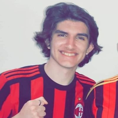 20 years old 
English/Malteser 🤣❤
Forza Milan ❤️
Music Lover 🎼
Want to play guitar 🎸
Procrastination level 🔝
Football Lover 🏟

Continue YouTube? 🤔