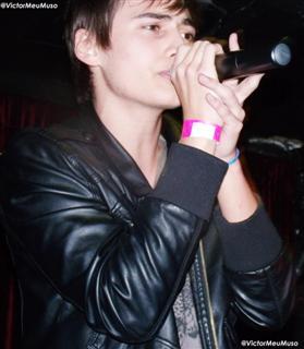 Fã Clube dedicado ao @vtrmash, nosso eterno Muso Inspirador. Dona: @aboutgabzz (: since : 21/08 .
