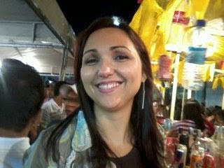que ama, vive, chora, mas acima de tudo é feliz