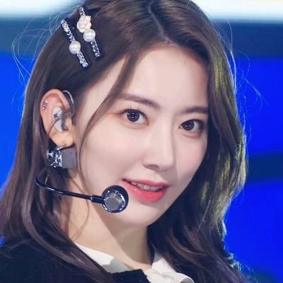 separuh aku #anitwt dan #girlgroupstan let's spread love❤❤❤ support le sserafim!🥺❤
