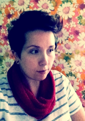 Graphic Designer, Wife and Mum with Crafting ADD. 

http://t.co/8xCvomADGI
