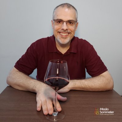 SOMMELIER argentino. Desde 2008 reside no Brasil. Fundador do ‘Missão Sommelier'. Presta serviços relacionados ao mundo do vinho e outras bebidas.