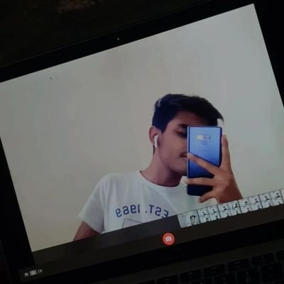 Eaklvya1's profile picture. Complex