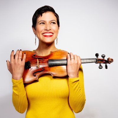 violinist; bendy | 🧘🏽‍♀️ co-founder @IntermissionSR | 🌈 helper @KaleidoChamber | 🎶 #UriPosteJukeBox | 💿 Le Temps retrouvé ⤵️