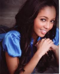 I'm a @VanessaMorgan fan & her fan base #Vanessers are awesome! Thanks @VanessaMFans95 & @thea_mariae for creating #Vanessers! Go follow them #TFB :D