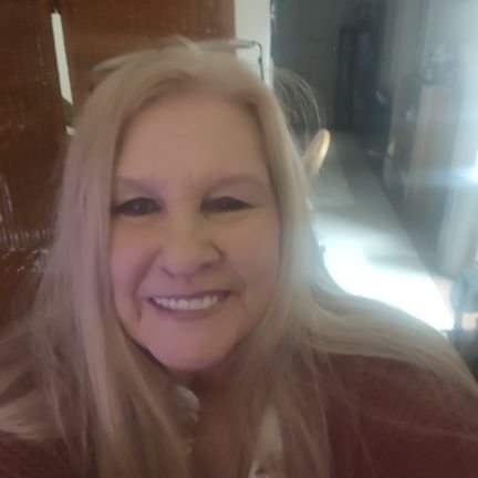 I'm a 73 old female,that has 3 grown children,7 grandchildren,10 great https://t.co/WqXyHBi6Vh retired from St Mary's Hospital( Central Supply).