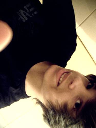 PhellypeBarbosa's profile picture. O pior pesadelo é aquele que não acaba quando você abre os olhos.