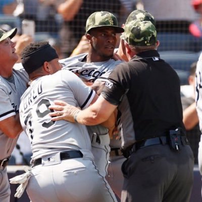 A weekly White Sox Podcast hosted by 2 die hard fans @ejgeorgas & @jakezalesk1 #QuezDawgBumpDay Fan Club founders