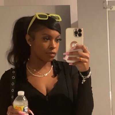 itsdeeb's profile picture. 💕