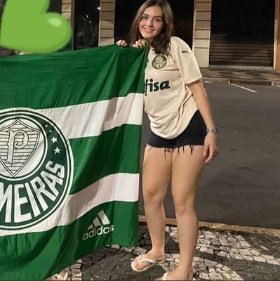 insta:_analongo_      
palmeirense gata