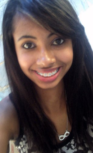 Sou apenas uma menina vivendo seu mundinho sigam-me os bons  sigo todos :D 
☮