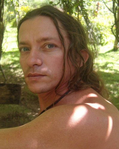 Artenococo's profile picture. Roberto Vital, nasci no ano de 1975 em Igarassu Pernambuco Brasil, sou artista pernambucano, faço esculturas em madeira , madeiras reaproveitadas !