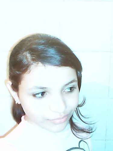 ''Tenho várias caras. Uma é quase bonita, outra é quase feia. Sou um o quê? Um quase tudo.'' Clarice Lispector.  http://t.co/yPfnH8tbO2