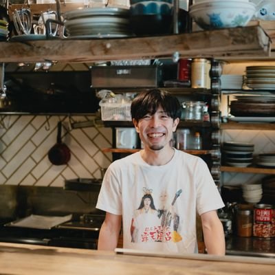 taketo_fujimura's profile picture. 株式会社Backpackers' Japanのフード担当。 Nui./ Len/ CITAN/ Hotel Noum Osakaなど。キッチン周りの全般サポート。
個人の屋号 “ふじ食堂”。
ごはんにまつわる庶民派雑談Podcast “炊き込みご飯わくわく舎”。
エッセイ『ペンギンの親戚』ふみ虫舎より販売中。