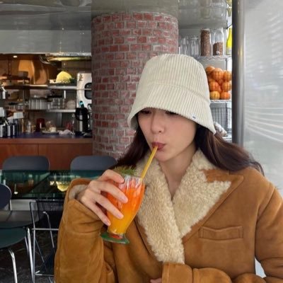 chesgall's profile picture. wabi-sabi ☯︎