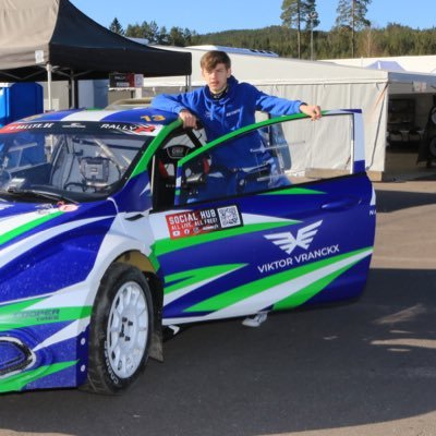 18y old Belgian racing driver in @nitrocross Group E ⚡️
2022 - Belgian rookie of the year 🎖️
2022 - RX2e champion 🏆
YOUNGEST FIA RALLYCROSS CHAMPION