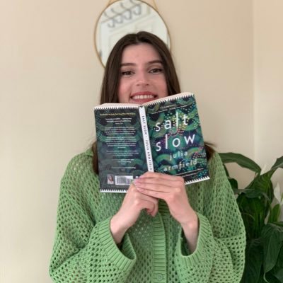 Marketing @panmacmillan • more active on insta & TikTok @ems_shelflove • #BloggersBookPrize winner 2021 📖 she/her