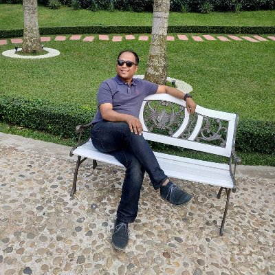 MusaddeqPappu's profile picture. আমি বৃক্ষের কাছে শিখি, কীভাবে স্থির থাকতে হয়।
আমি পাহাড়ের কাছে শিখি, কীভাবে নীরব থাকতে হয়।
আমি আকাশের কাছে শিখি, কীভাবে বিশাল হতে হয়...