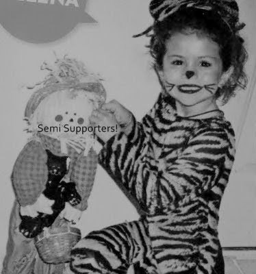 Selena Marie Gomez (Grand Prairie, 22 de julho de 1992) é uma atriz, cantora, compositora, estilista e filantropa norte-americana.