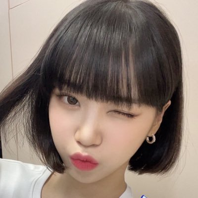 eunchaewoonnii's profile picture. #르세라핌 #김채원 #홍은채