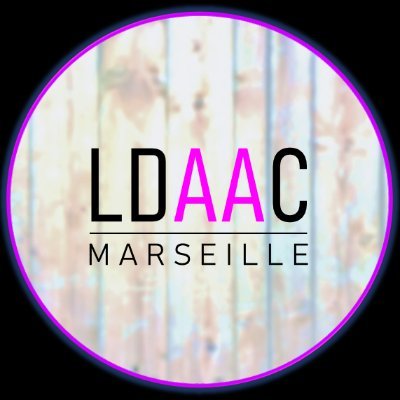 LDAAC est un centre culturel multidisciplinaire qui favorise la rencontre entre le public et la scène Marseillaise, Nationale et Internationale.