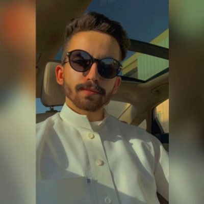 وكأنه لعنه حلت على قلبي ولا أريد الخلاص منها،أحبه يا الله.