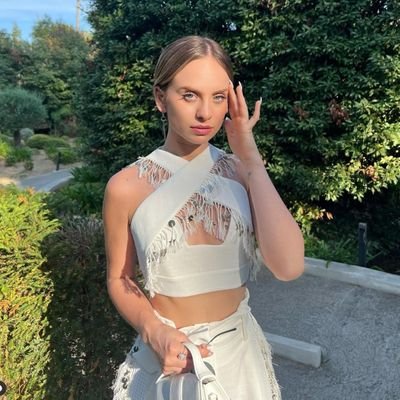 gulsum097's profile picture. 