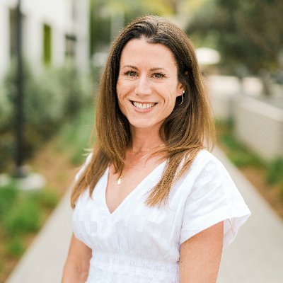 alexis_b_hall's profile picture. 