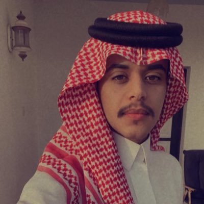 خخليتنيي انا والححزنن اححباابب ، بسألك انا ححبيبب الححزنن ولا ححبيبكك.؟