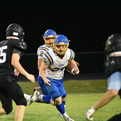 Class of 2023 | RB/LB | 3.7 gpa | 5’11 180lbs | bench: 265, Squat: 410 | 4.96 40 | 11.5 100m