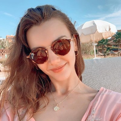French girl🇫🇷
cryptocurrency enthusiast
love horseback riding, golf, shopping, skiing, have a little temper, I'm not the best, but I won't be the worst either