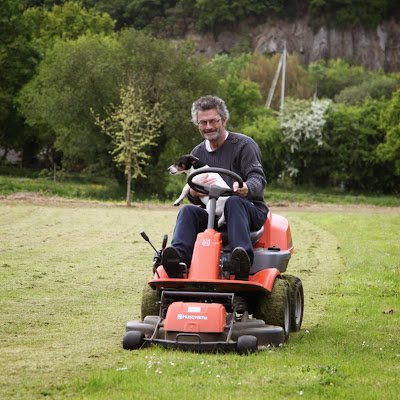 Woont in Ingen, beroep stedebouwkundige en milieu technicus, heerlijk met pensioen. Ben christen en heb een brede belangstelling. Hou niet van slappe verhalen.