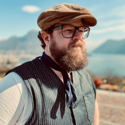 NowhereDom's profile picture. Fernweh. Sehnsucht. Menschen. Bilder. Ideen. Geschichten. Melodien. Orte. Irgendwas mit Liebe. Sonst: Beobachter. Zuhörer. Nachdenker. Schreiber. Werber.