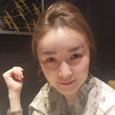 始めましたよ～＾＾
美味しい料理、ゴルフ、お酒が好きな
40代韓国人です~宜しくお願いします🙇⤵️