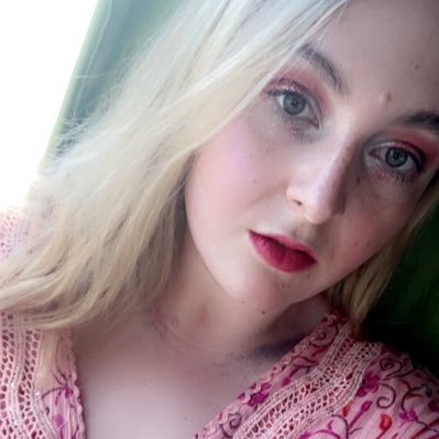 Mental health Activist 💖💜💙crisis volunteer @text50808🌹she/her 👊🏾👊🏽👊🏿👊🏻🤘🏻 #ACOTAR