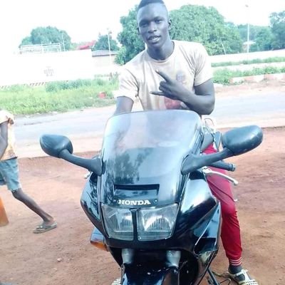 Je suis mécanicien moto je viens à Côte d'Ivoire je suis à bondoukou au quartier Jojo Sow je suis star bientôt