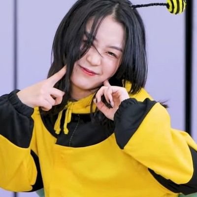 HlKMARU's profile picture. the way she's flick her hair, ezaki hikaru.