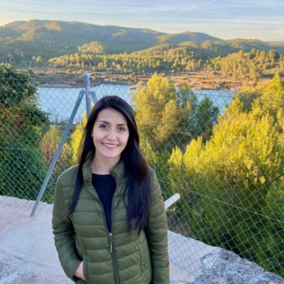 JulieAv28's profile picture. 