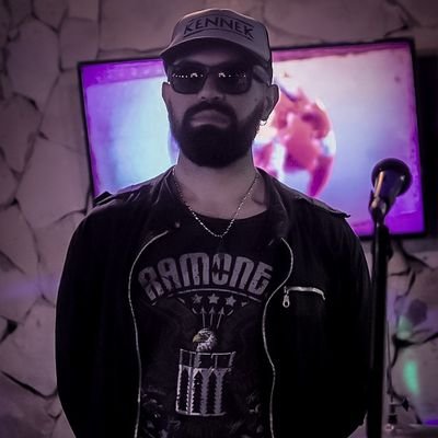 mikemurdocca's profile picture. Musico. Fan de Kato 🐶, Roma 🐱 y los Lados B.
Nunca es tarde para ser lo que podrias haber sido.-

Spoiler: No soy (todo) lo que twitteo.