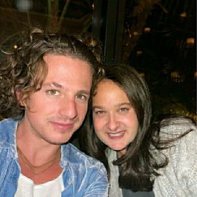 Hello! My name is Niki. I am from Czech republic. This state is in Europe. I love my Daddies. There are so many in this beautiful world.
