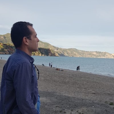 Responsable de Formación y Periodista. Necesito tener el mar cerca. La felicidad es la ausencia de miedos. Twitter personal.