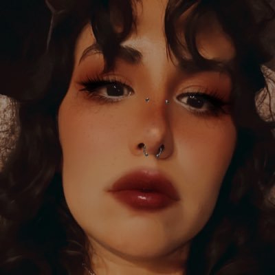 itzalzuria's profile picture. 